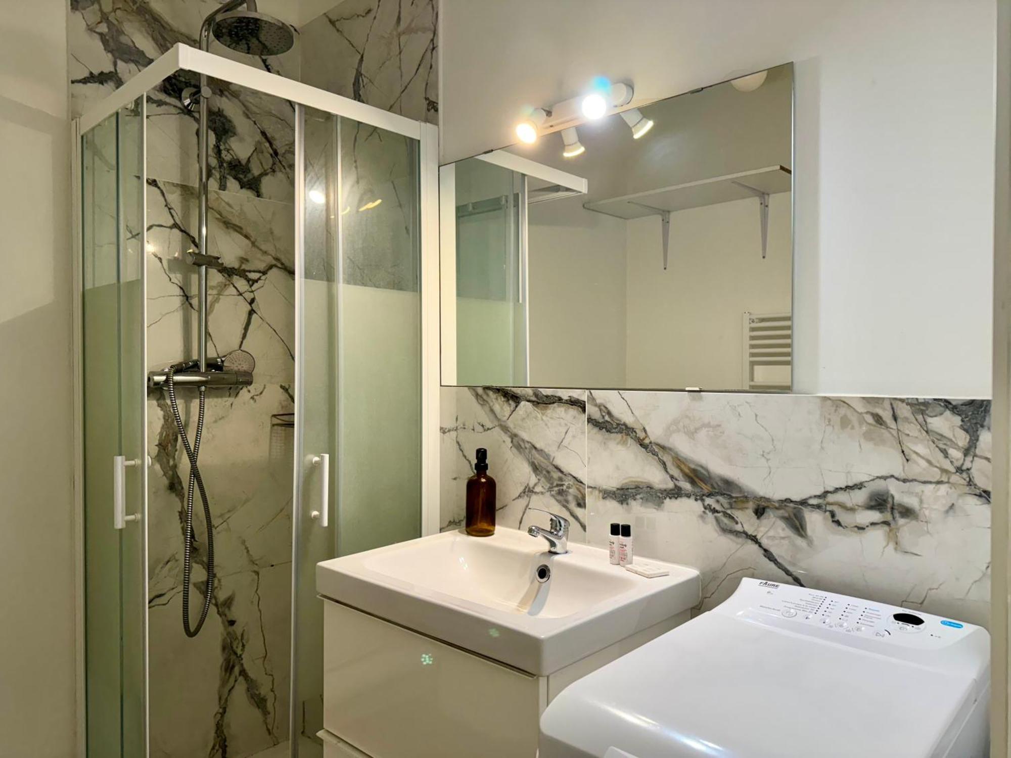 Suite Noya Villeurbanne Extérieur photo